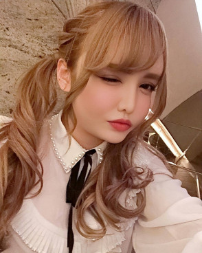 츠키시마 안나 (Anna Tsukishima . 月島杏奈) 2