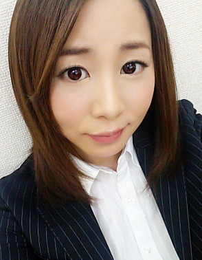 나리미야 이로하 (Iroha Narimiya . 成宮いろは) 1